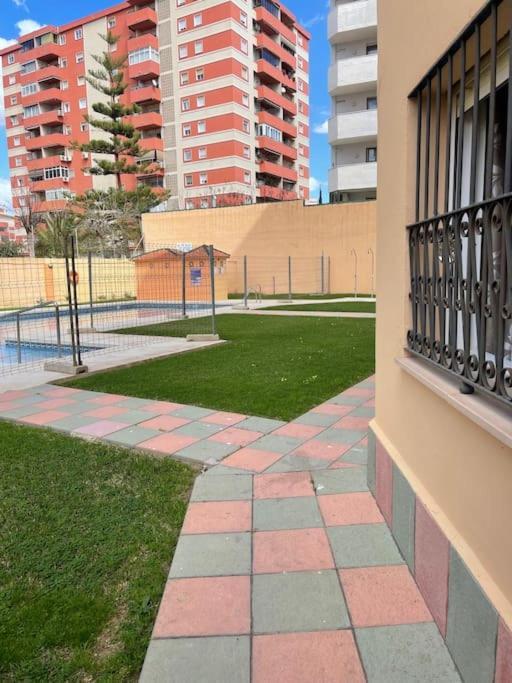 Estudio En Fuengirola Con Vistas Al Mar Esterno foto